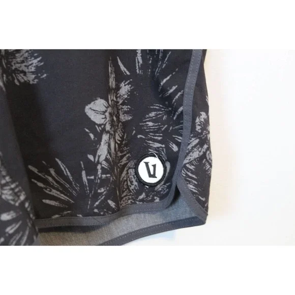 Vuori Cruise BoardShort Black Vintage Floral Gray Men's Board Shorts 32 H14054 - Picture 3 of 13